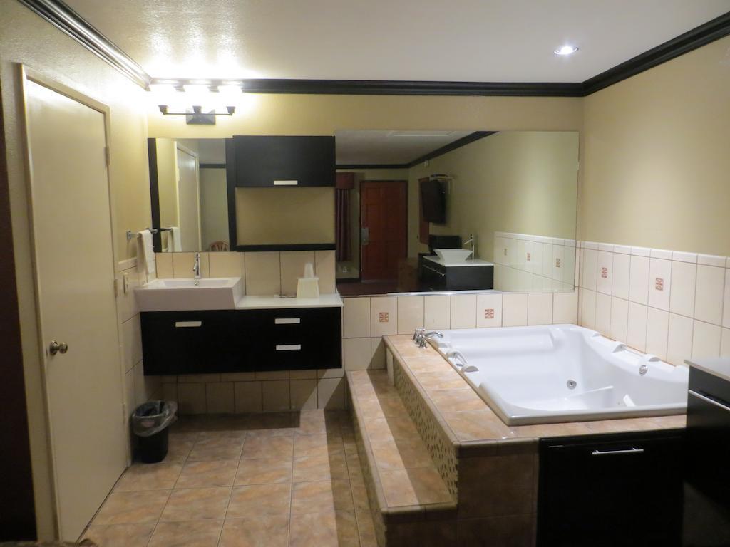 Locanda Economy Lax